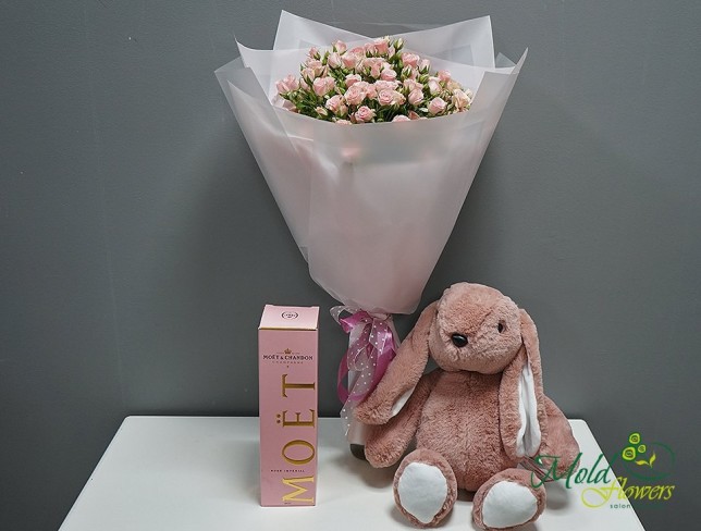 Bouquet Set "Dream", medium-sized bunny h = 50 cm, and Moët & Chandon Rose champagne photo
